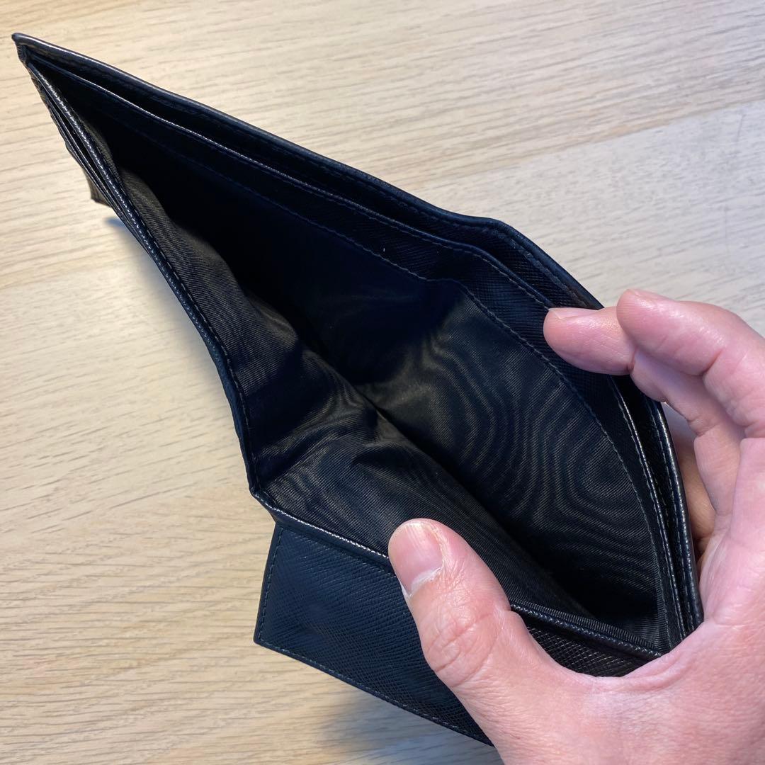 プラダ　二つ折り財布　メンズ　黒