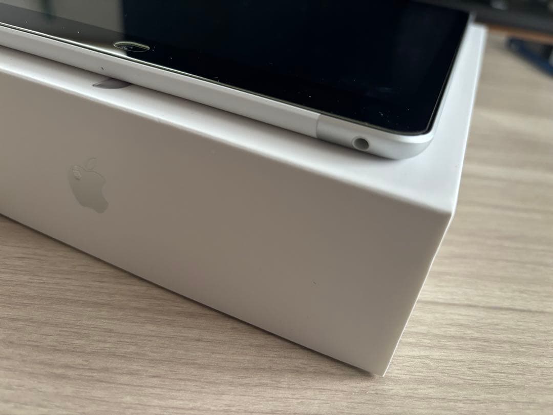 iPad 第9世代 64GB SIMフリー　ほぼ未使用に近い　3点セット