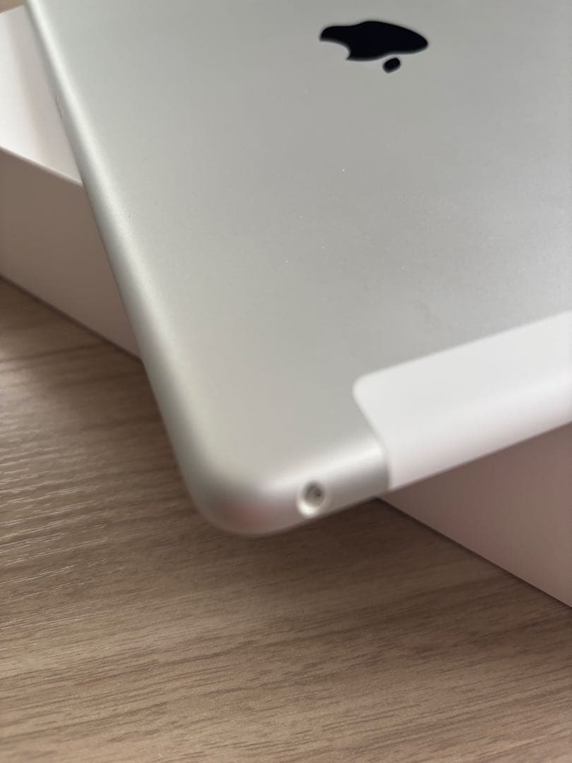 iPad 第9世代 64GB SIMフリー　ほぼ未使用に近い　3点セット