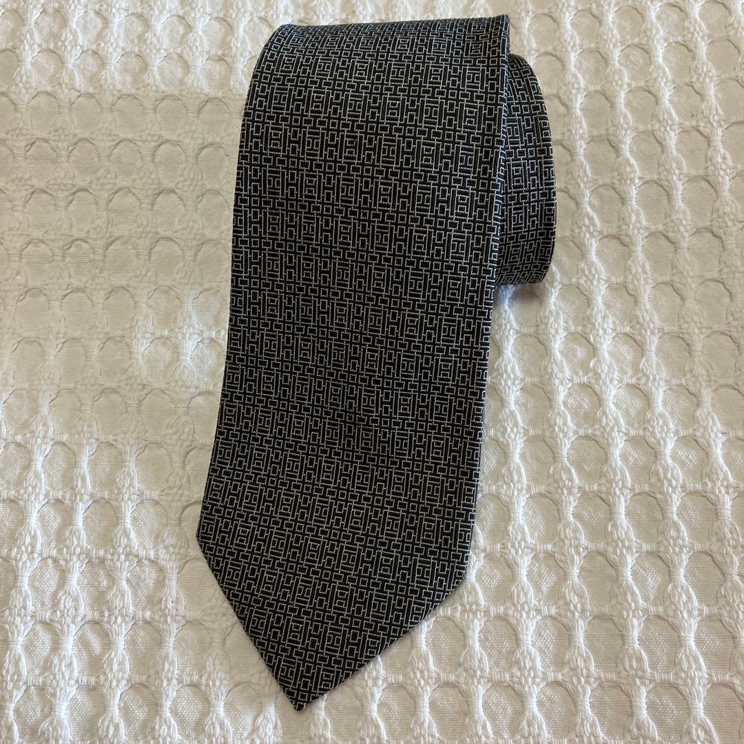 エルメス　幾何学模様 ネクタイ 黒系