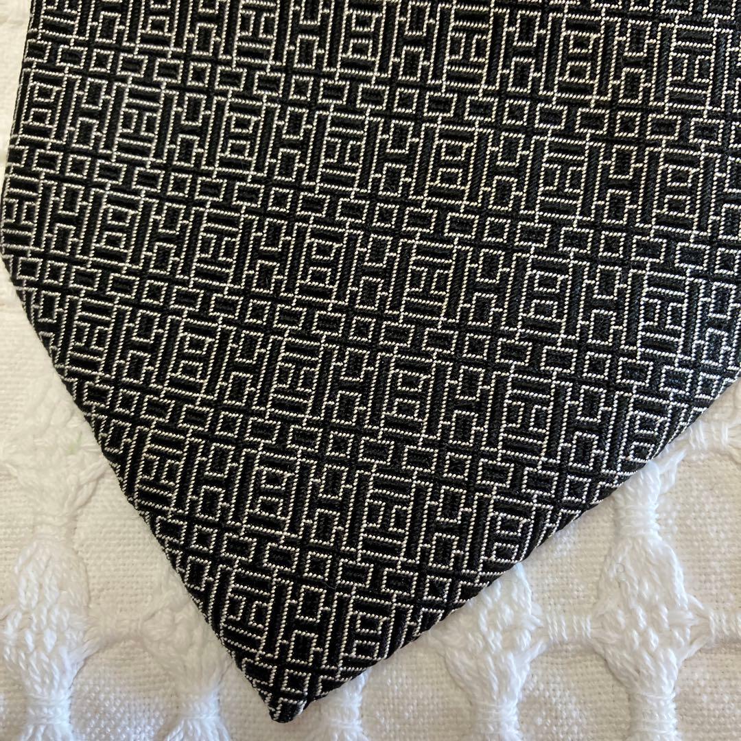 エルメス　幾何学模様 ネクタイ 黒系