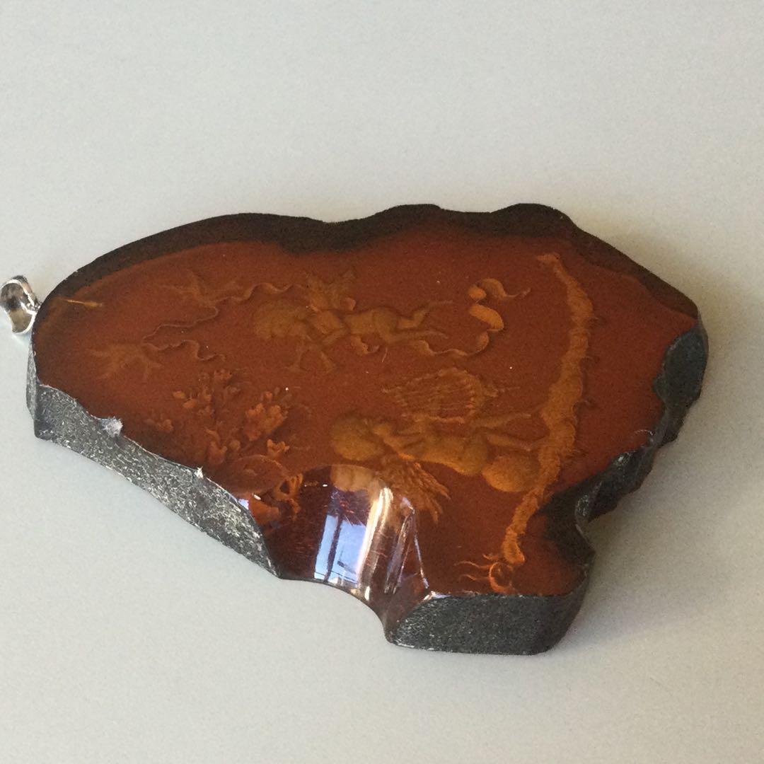 琥珀ペンダントトップ(インタリオ)