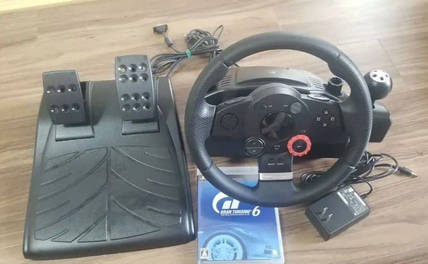 Logicool driving while(車のゲーム)