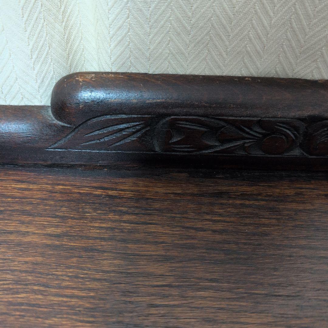 アンティークな木製輸入キャビネット