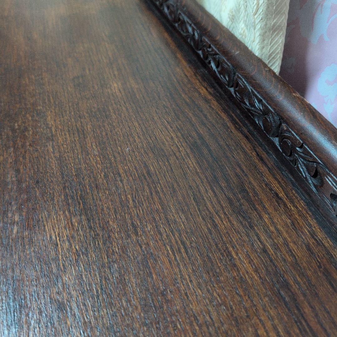 アンティークな木製輸入キャビネット