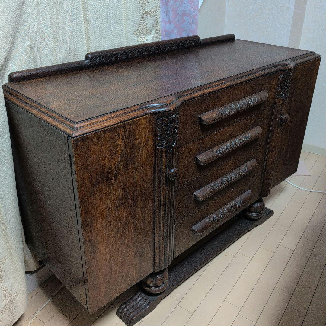 アンティークな木製輸入キャビネット