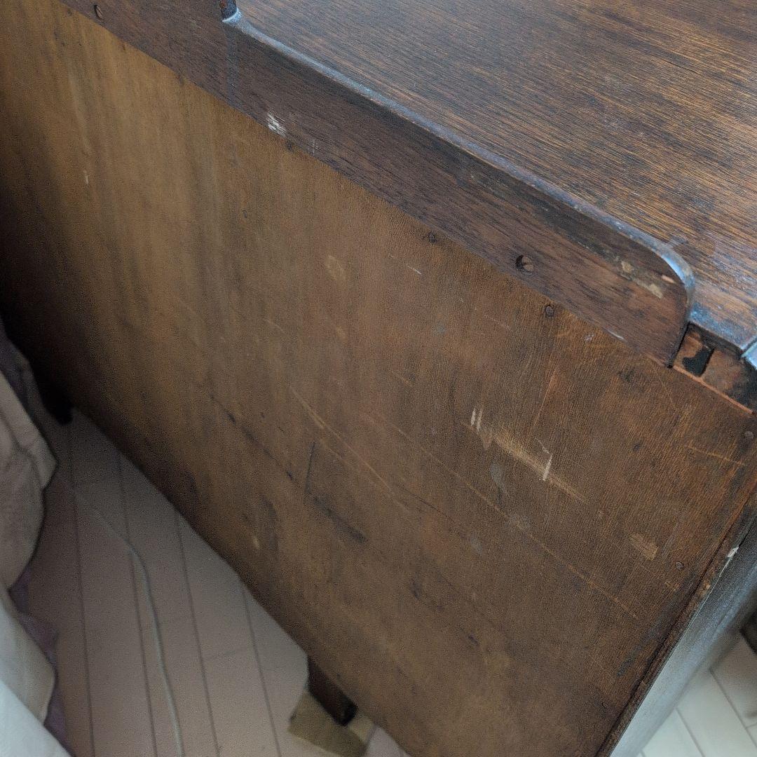 アンティークな木製輸入キャビネット