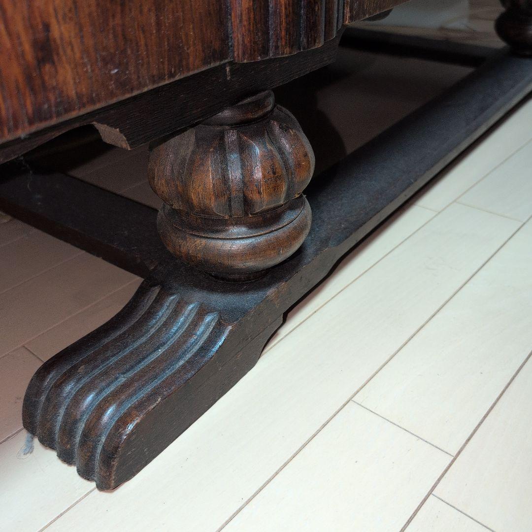 アンティークな木製輸入キャビネット