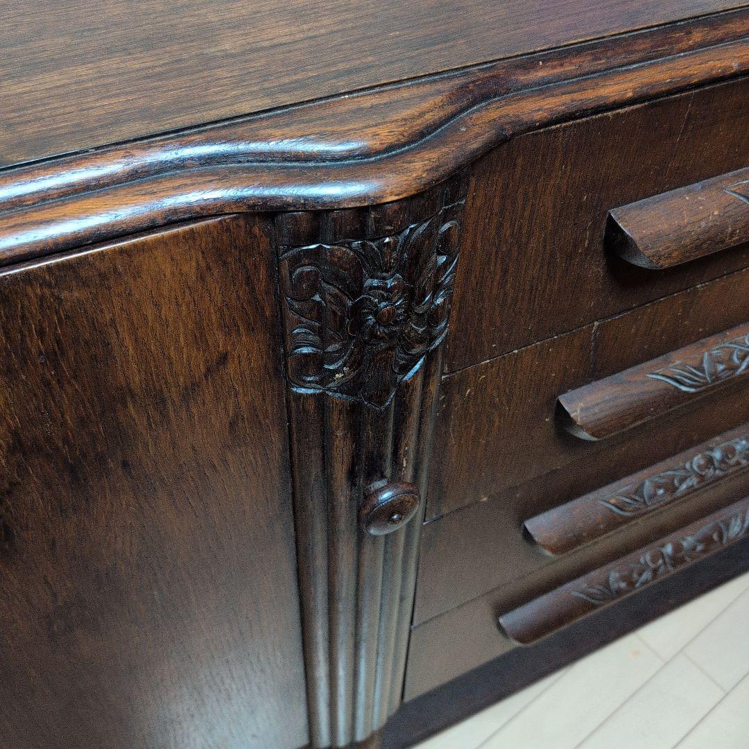 アンティークな木製輸入キャビネット