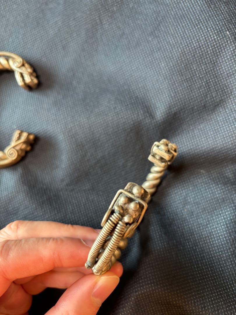 中国古美術品　銀の腕輪　バングル　龍文彫刻　234g