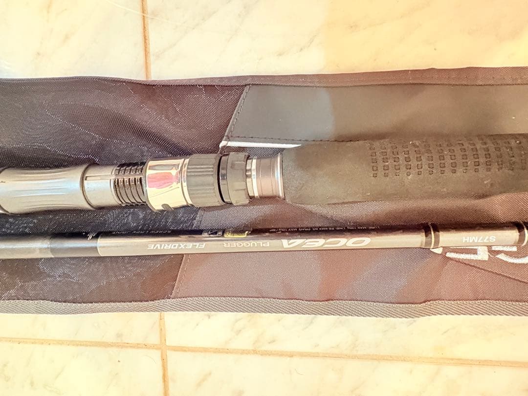 OCEA PLUGGER S77MH ロッド キャリーケース付き