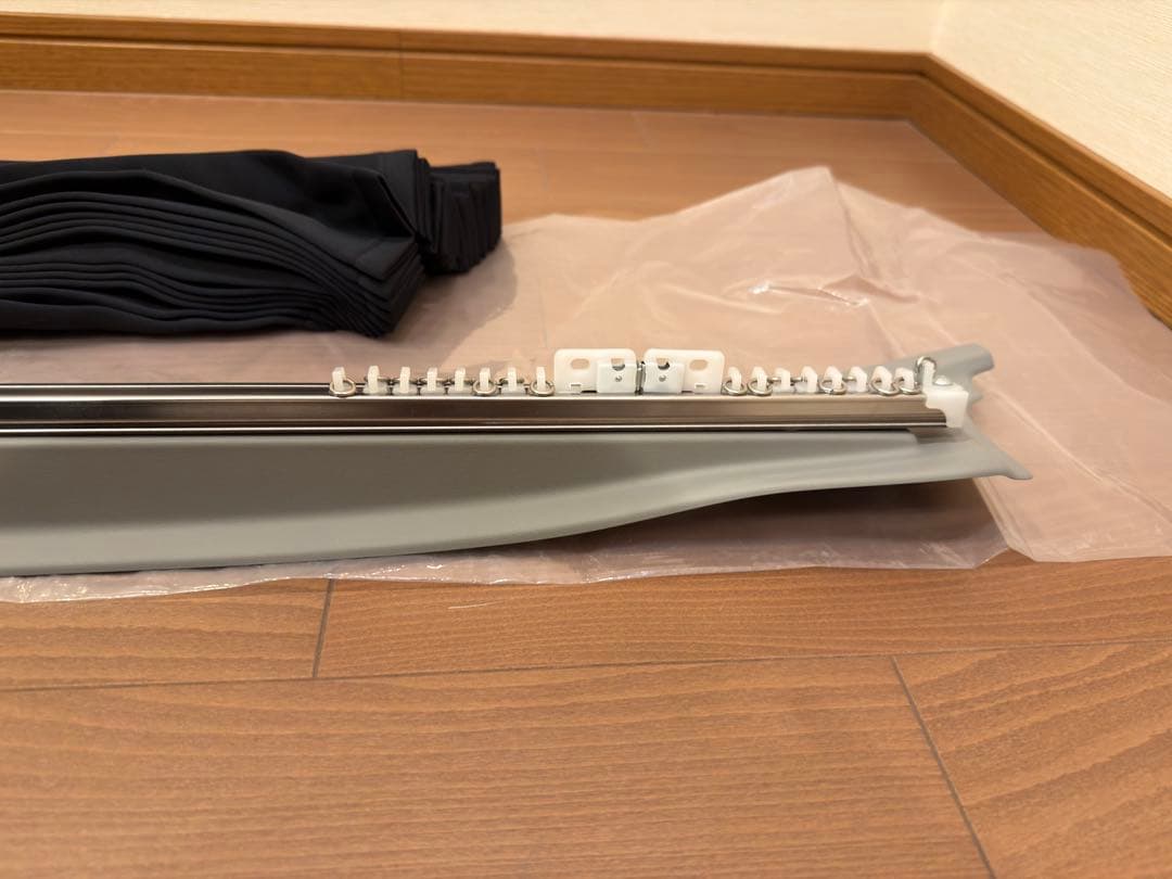 カズ・クリエイション　ハイエース200系ナロー　間仕切りカーテンマウント