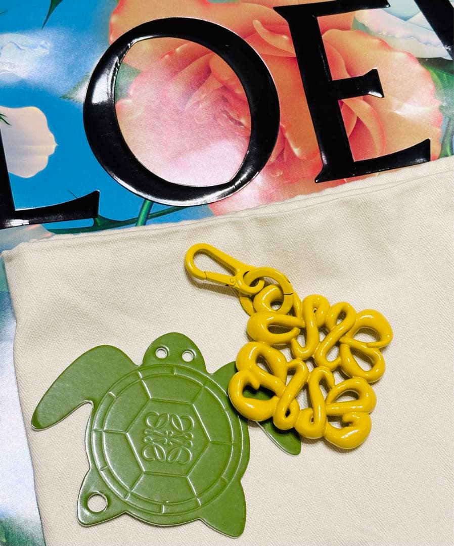 ロエベ　アナグラムチャーム　LOEWE アナグラム