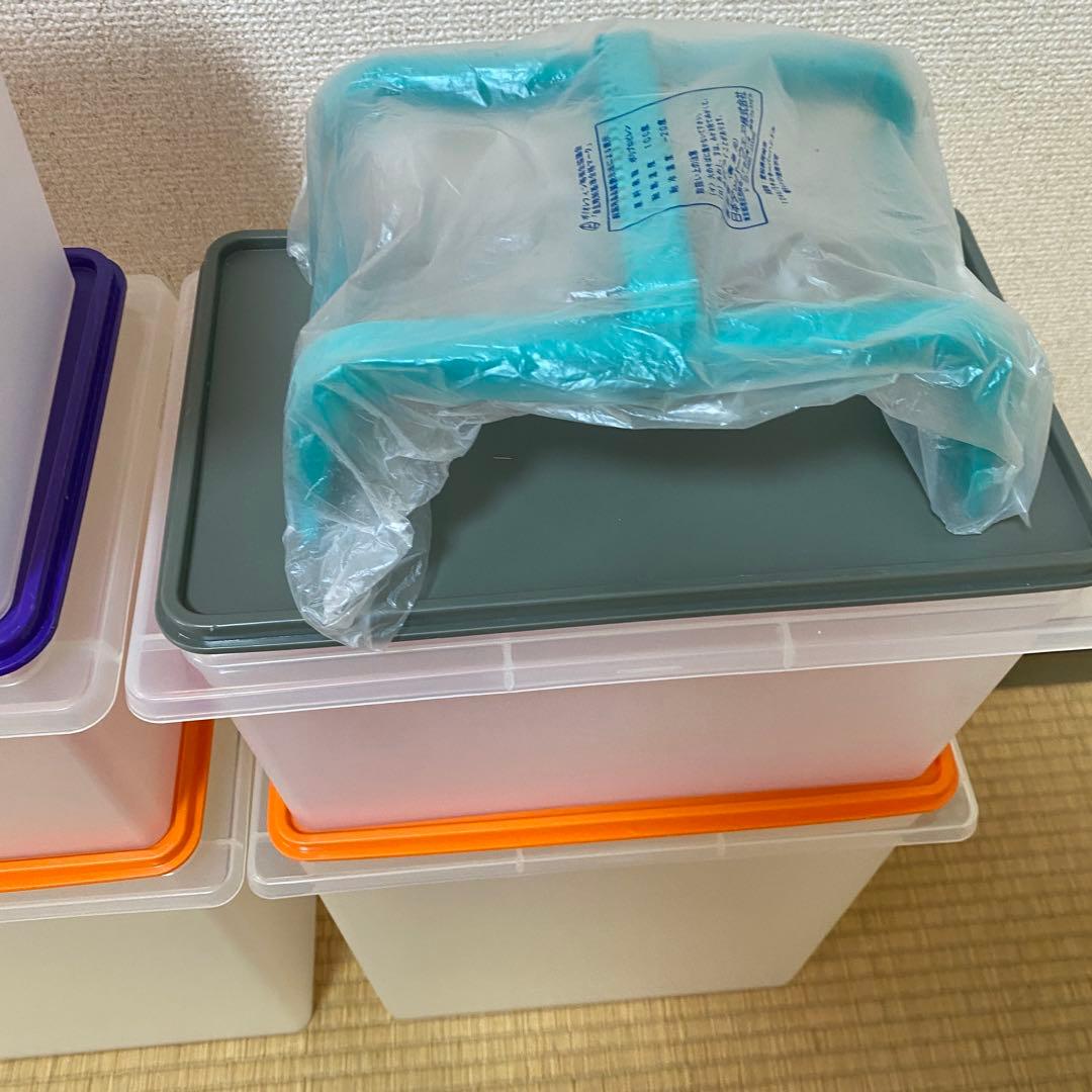 タッパーウェア　10キロキーパー　2個　5キロキーパー　3個　ハンドル1個