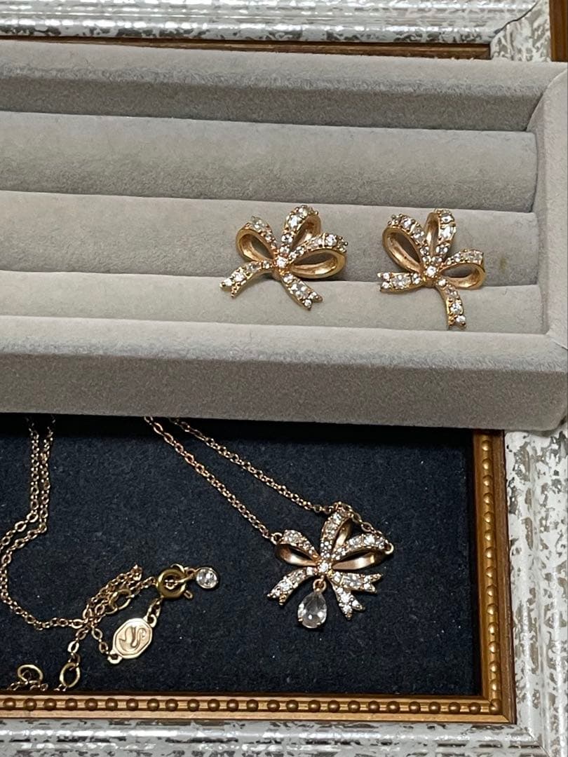 スワロフスキー　volta ピアス&ネックレスセット