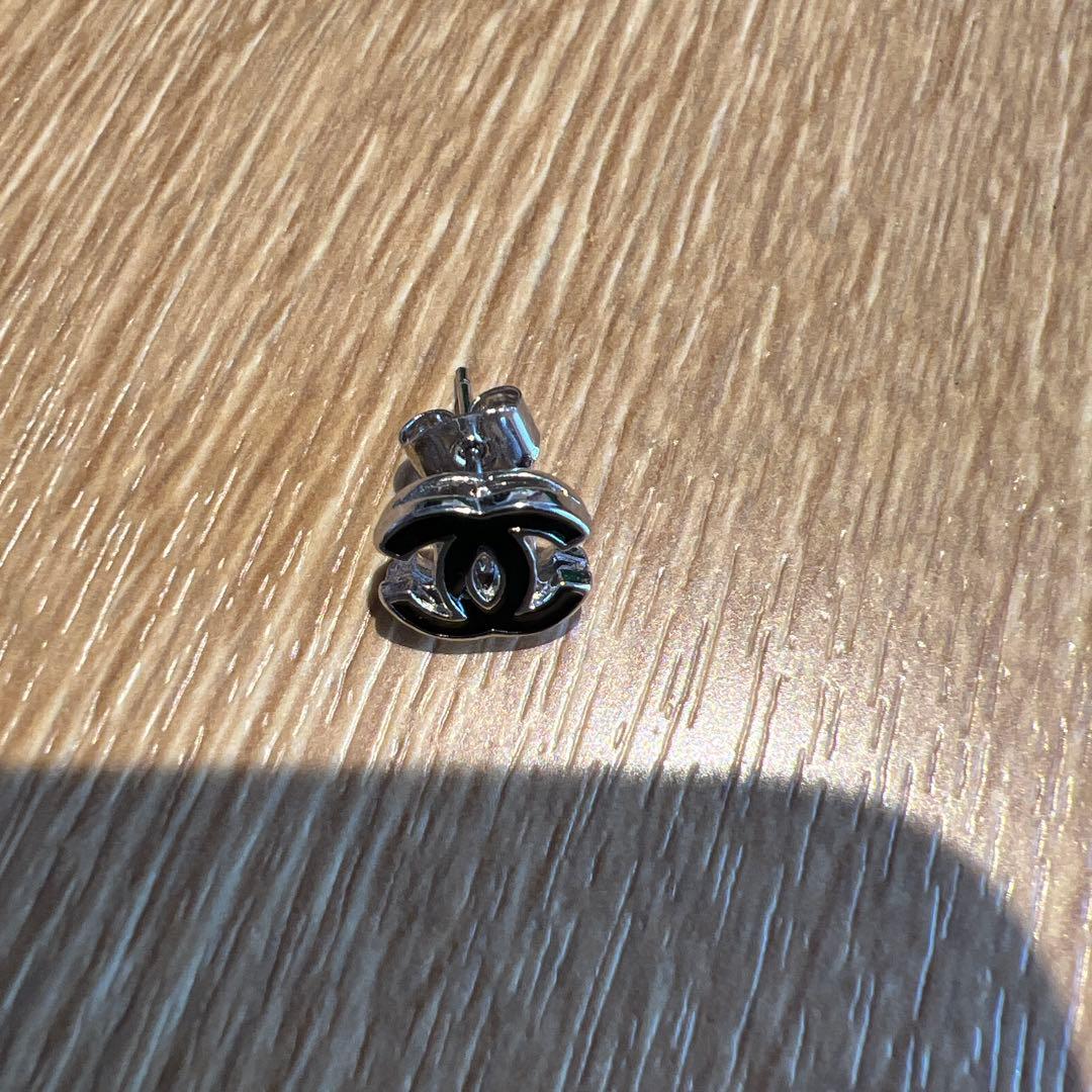 シャネル ロゴ シルバー ピアス