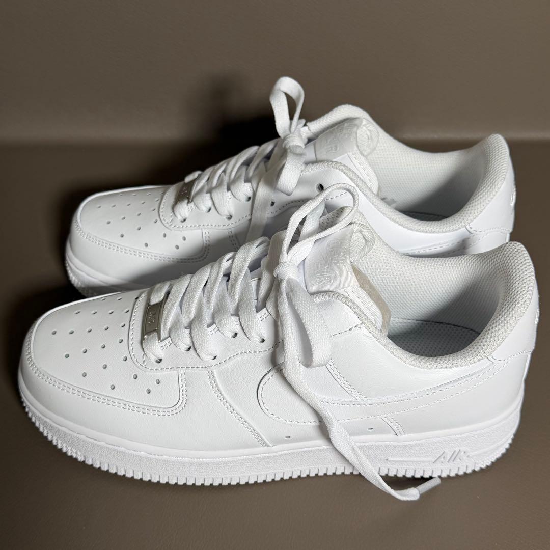 【極美品✨ナイキ】23cm/スニーカー/白/エアフォース1/カジュアル