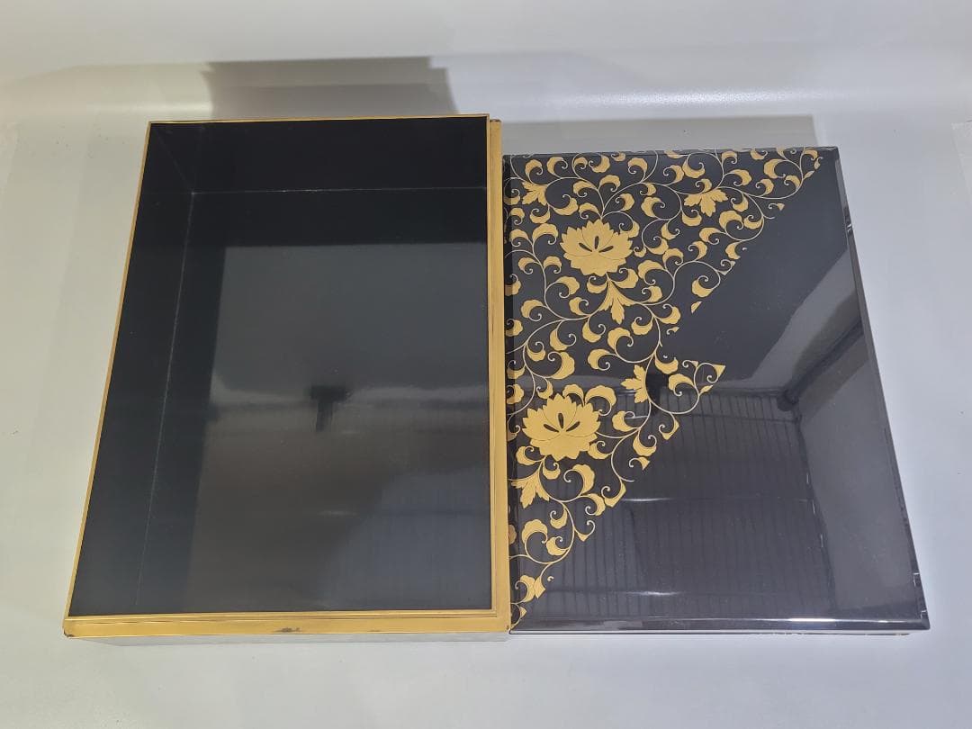 纏枝蓮花紋 蒔絵 四方 蓋物 古美術 DT326