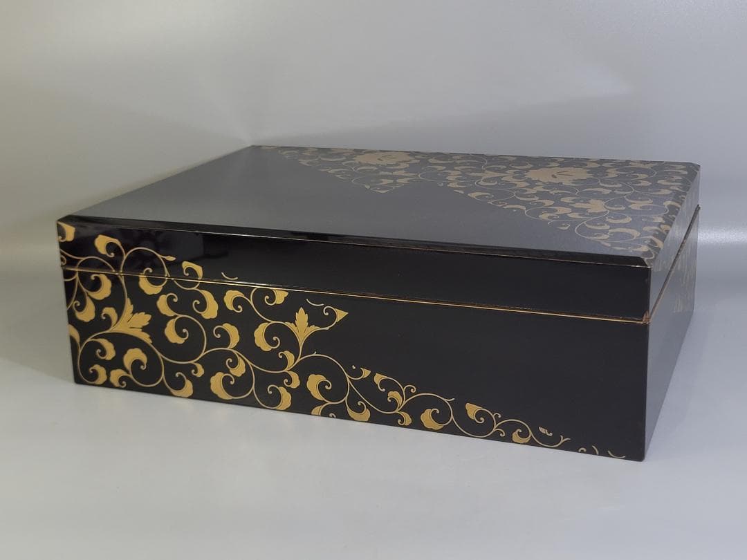 纏枝蓮花紋 蒔絵 四方 蓋物 古美術 DT326