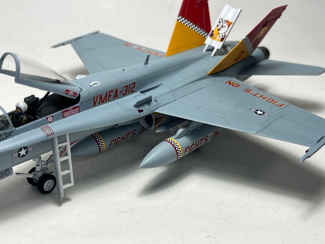 ハセガワ 1/72 F/A-18C （完成品×2）