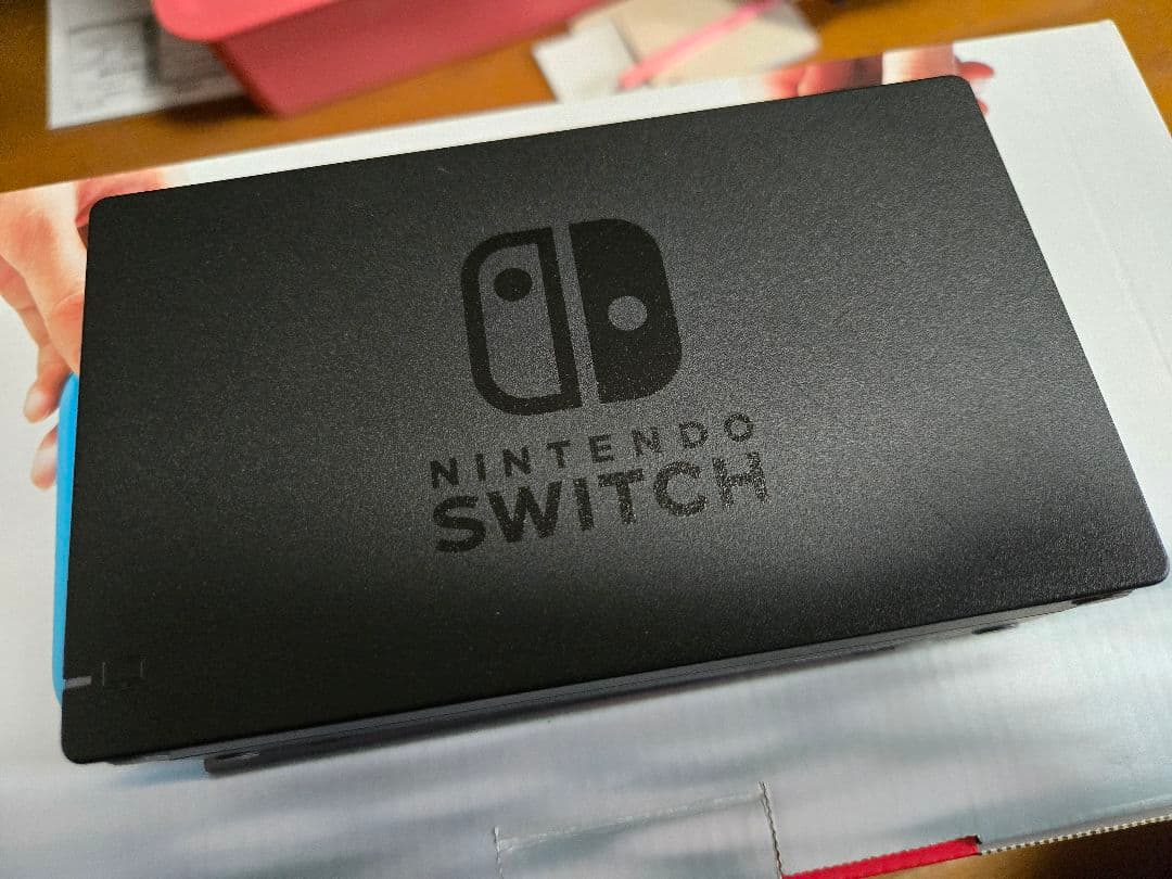 Nintendo Switch 本体・外箱・付属品 (オマケ：持ち運びケース付)