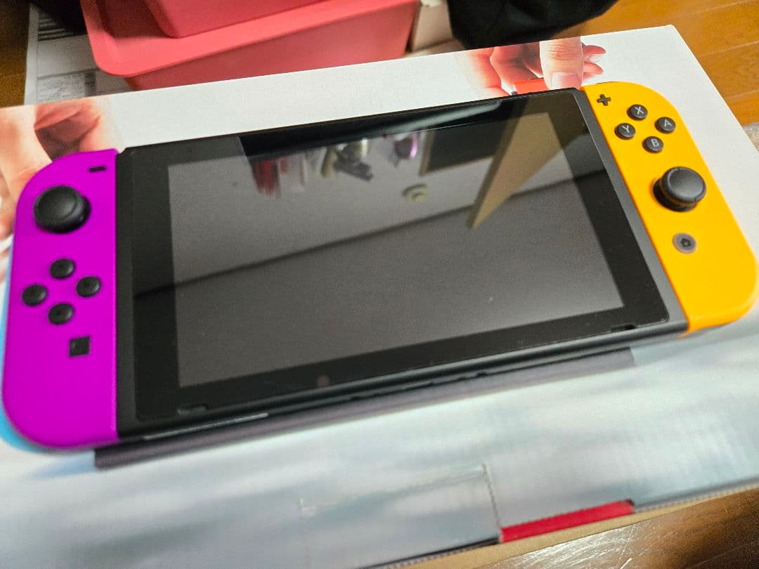 Nintendo Switch 本体・外箱・付属品 (オマケ：持ち運びケース付)