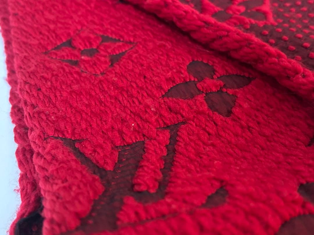LOUIS VUITTON マフラー　レッド