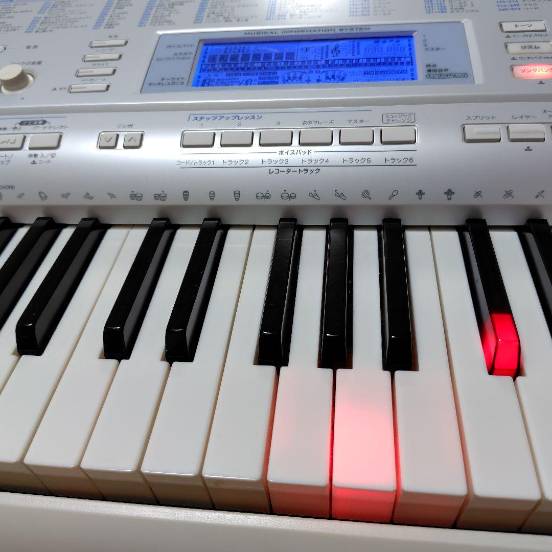 カシオキーボード スタンド付き　CASIO LK-207