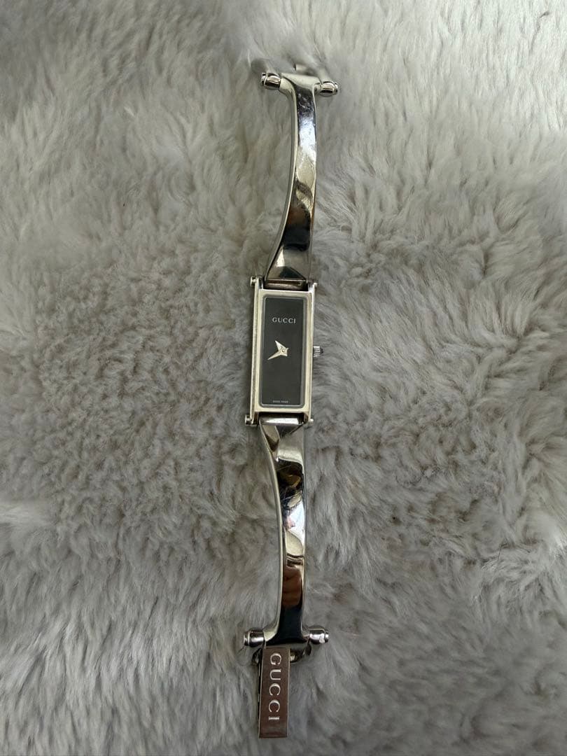 GUCCI 1500L レディース　バングルウォッチ