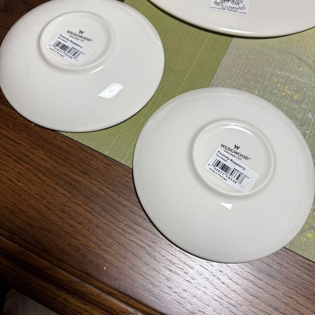 ウェッジウッド　フェスティビティ　ラズベリー　トリオセット2客　ディナープレート