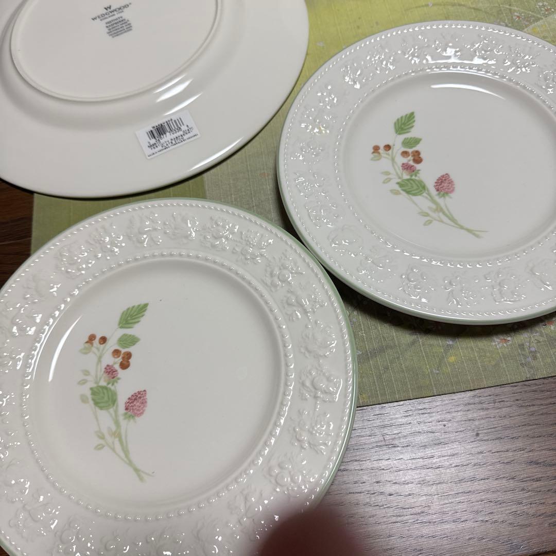 ウェッジウッド　フェスティビティ　ラズベリー　トリオセット2客　ディナープレート