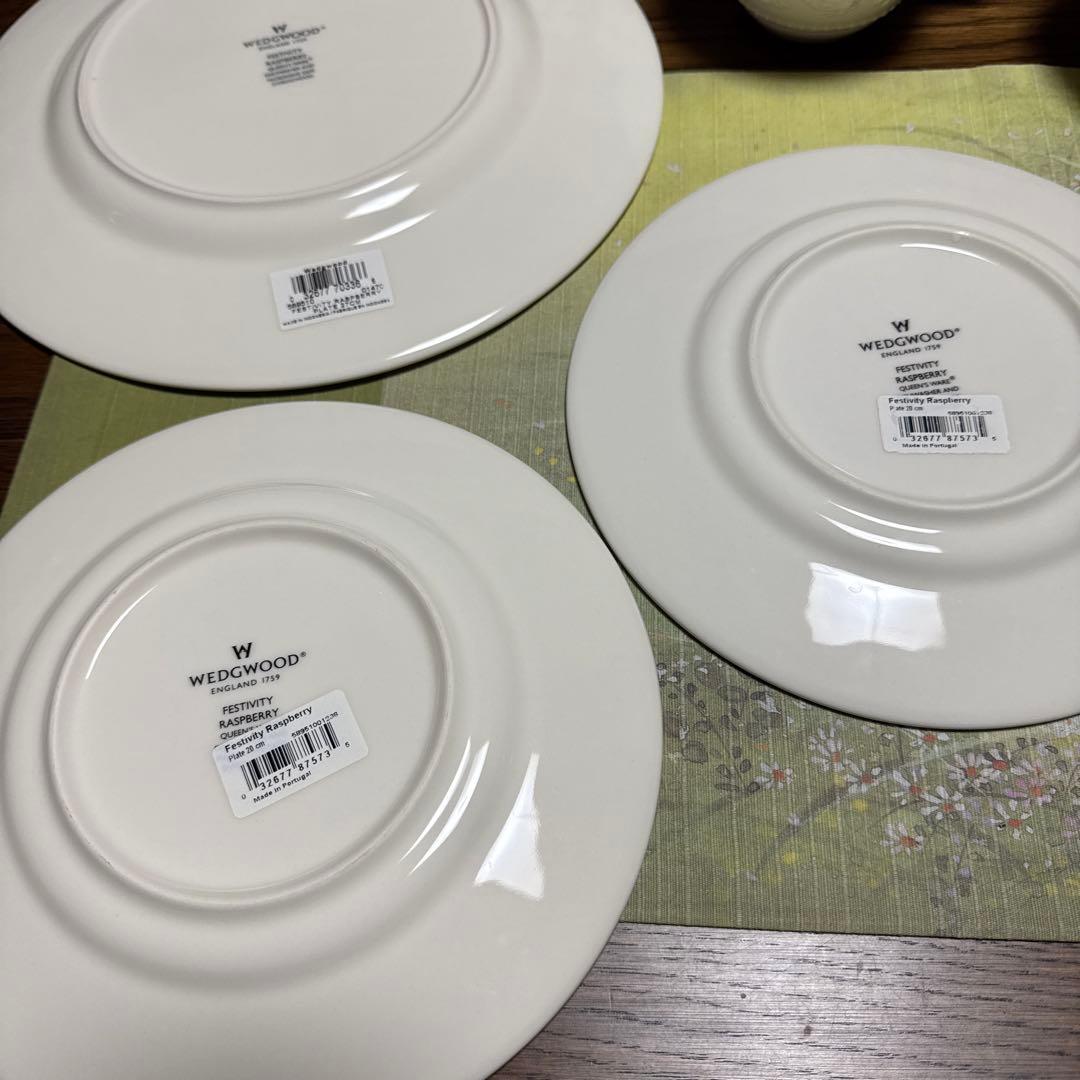ウェッジウッド　フェスティビティ　ラズベリー　トリオセット2客　ディナープレート