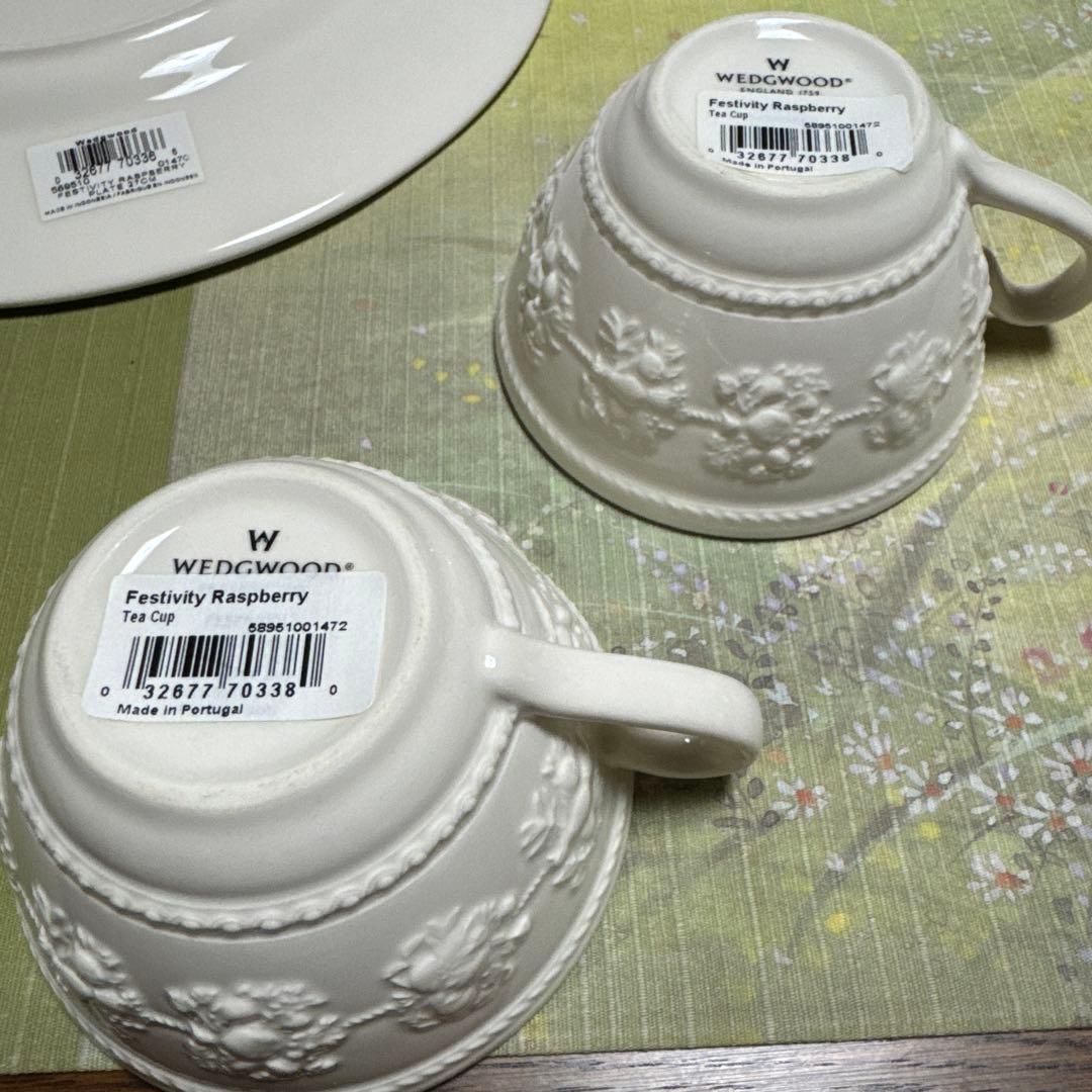ウェッジウッド　フェスティビティ　ラズベリー　トリオセット2客　ディナープレート