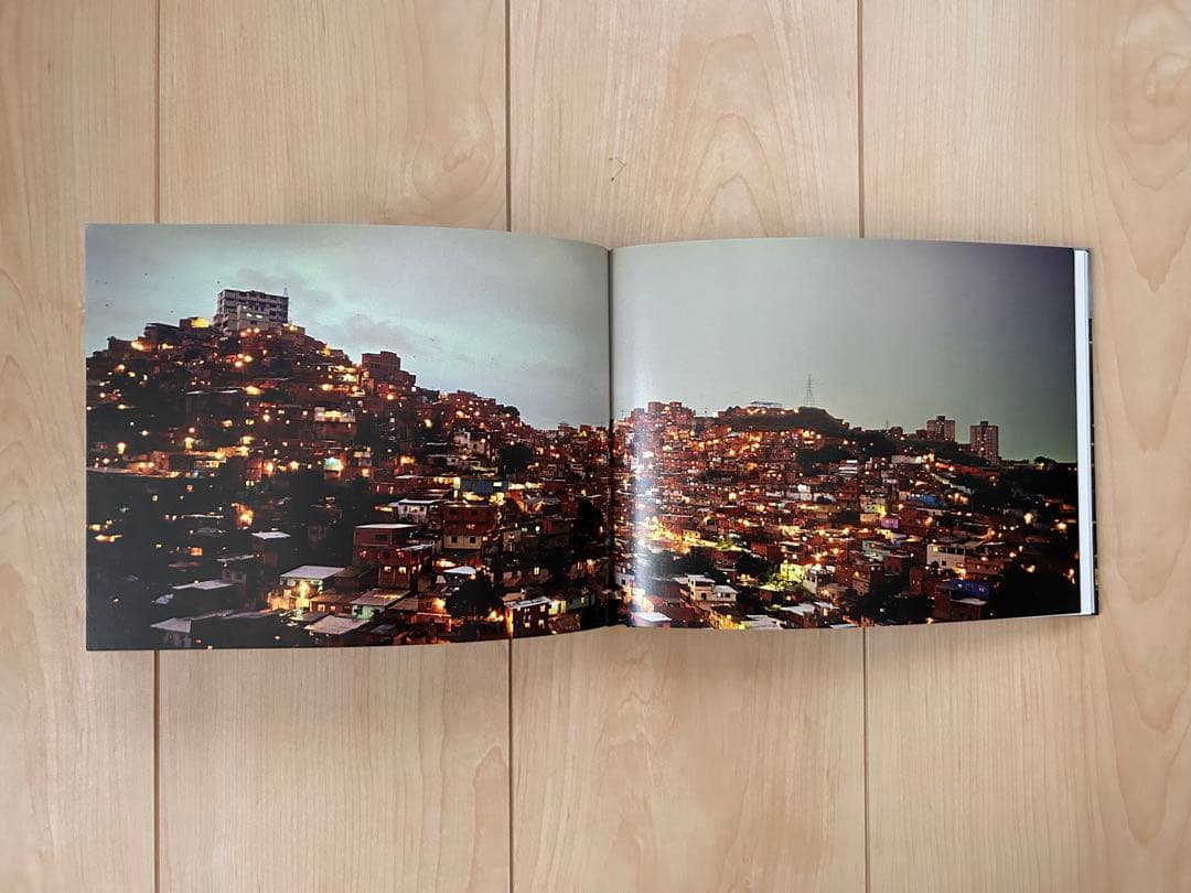 【希少】The places we live / Jonas Bendiksen