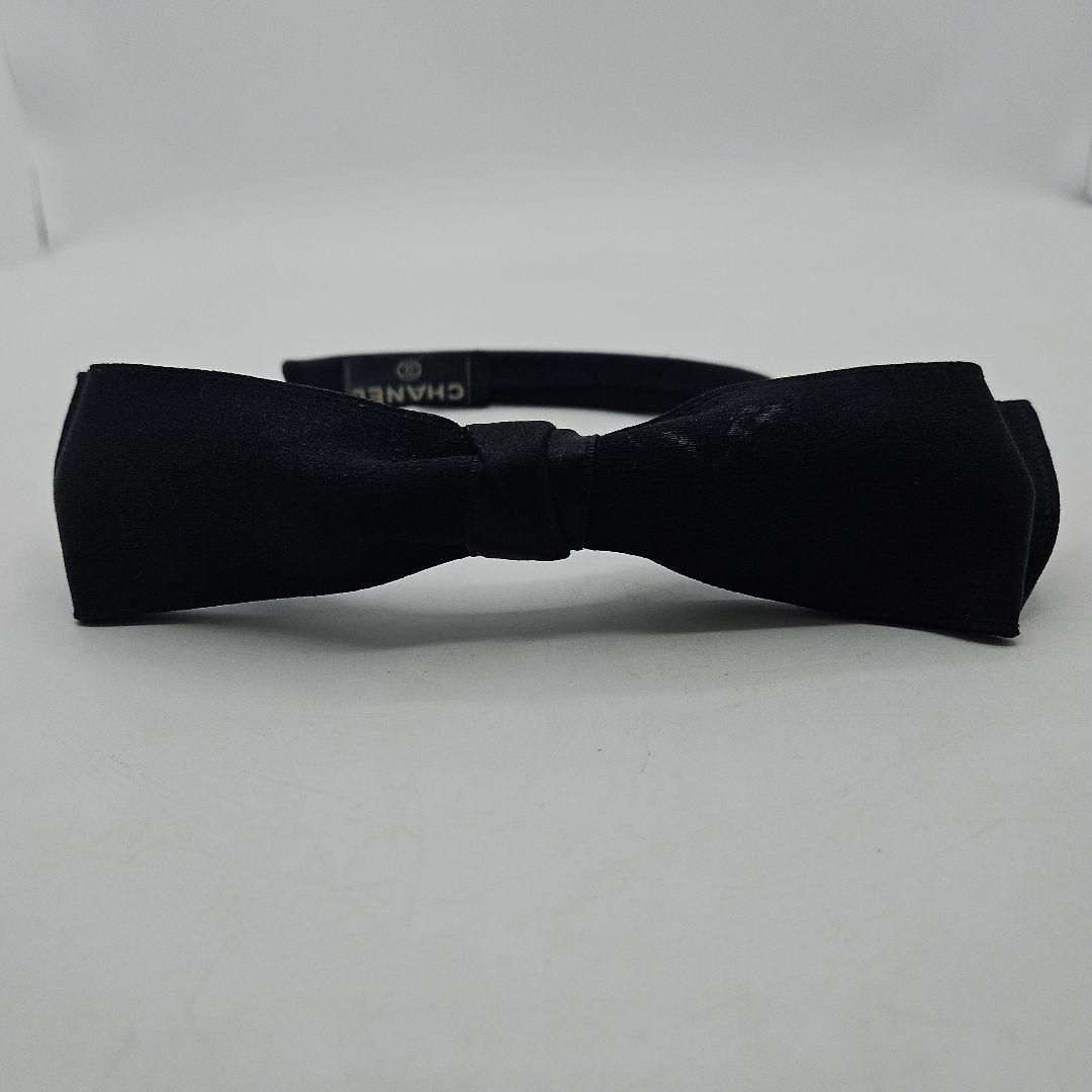 シャネル　CHANEL ブラックカチューシャ　リボン　サテン　リボンヘアバンド