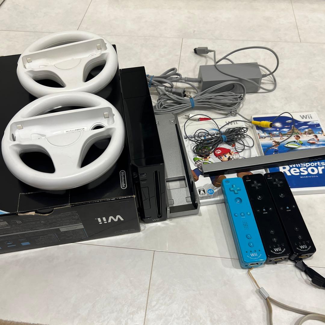 wii 本体　ソフト2つ　コントローラー3つ