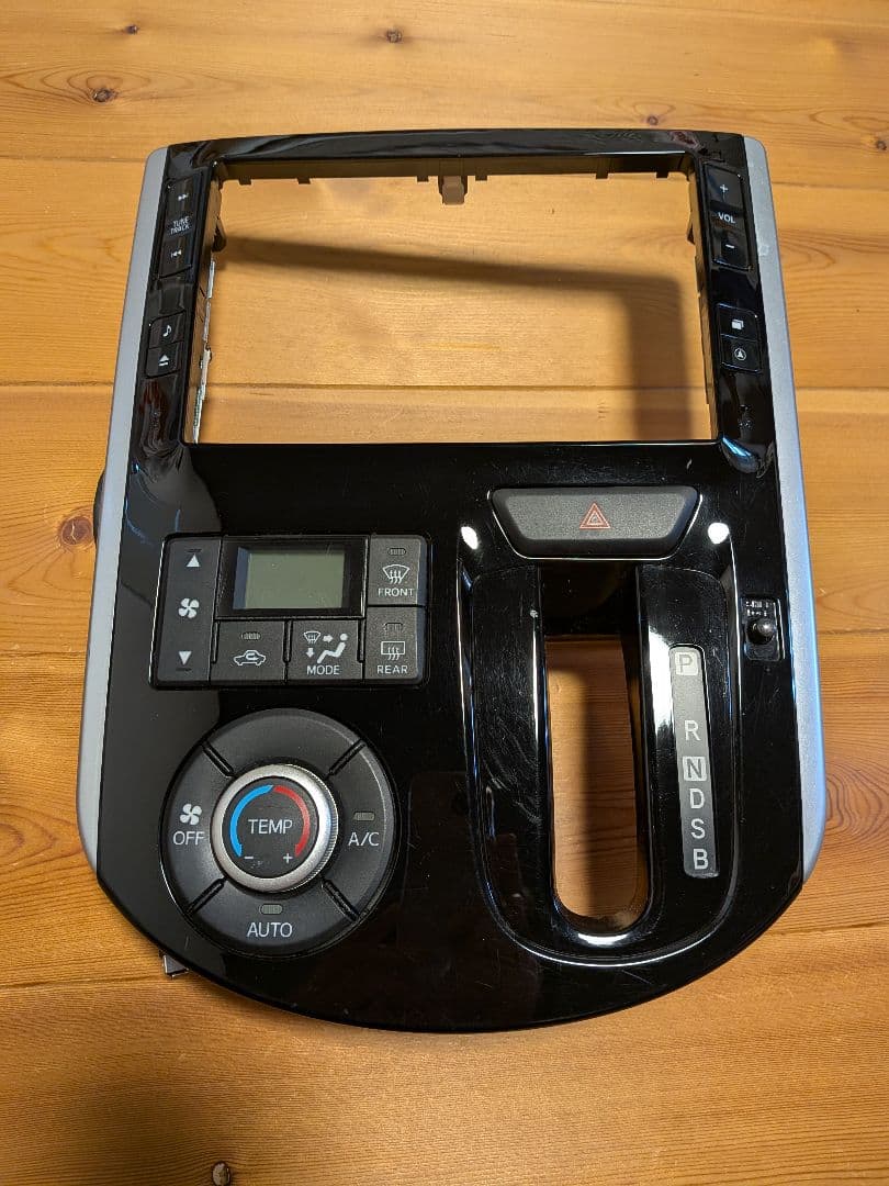 ダイハツ純正オプションナビ　NSZN−W64DB　タント　LA600S