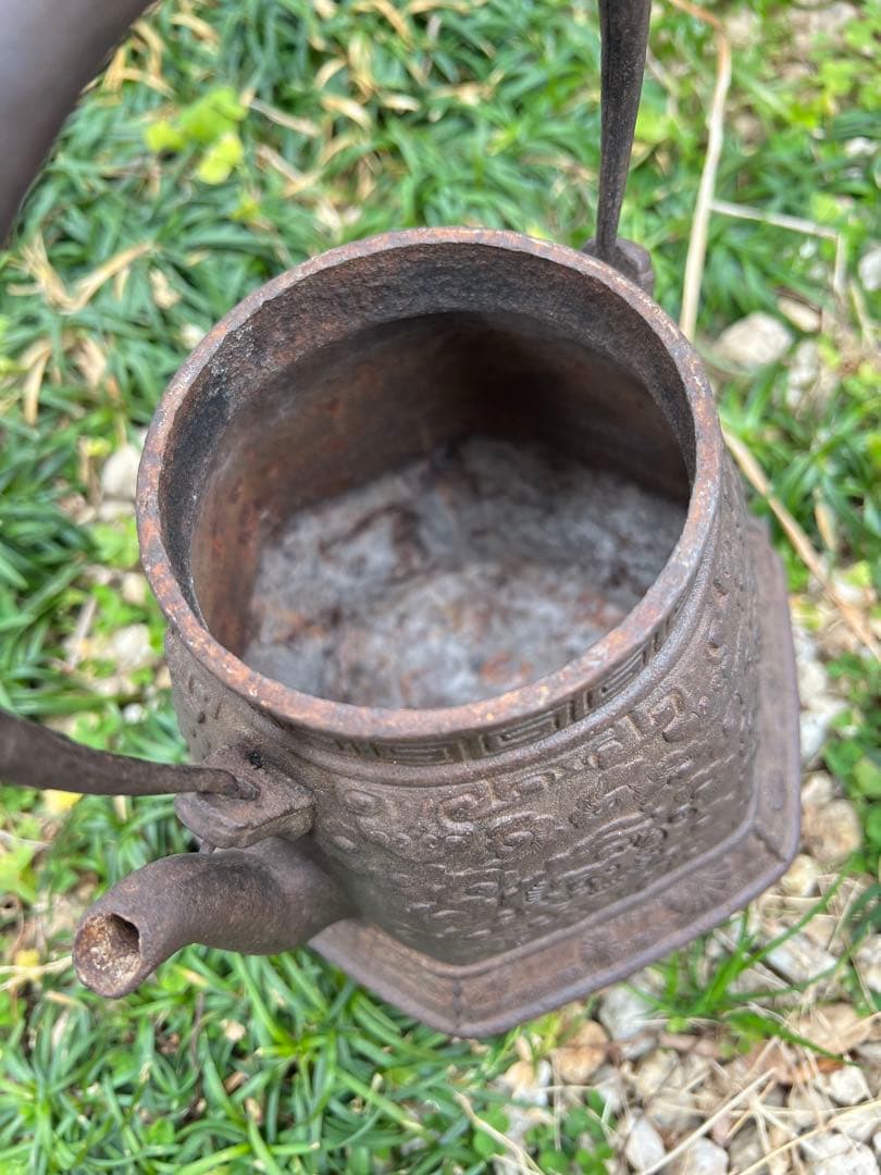 龍文堂安之助　六角鉄瓶　龍雲菊花模様　稀少