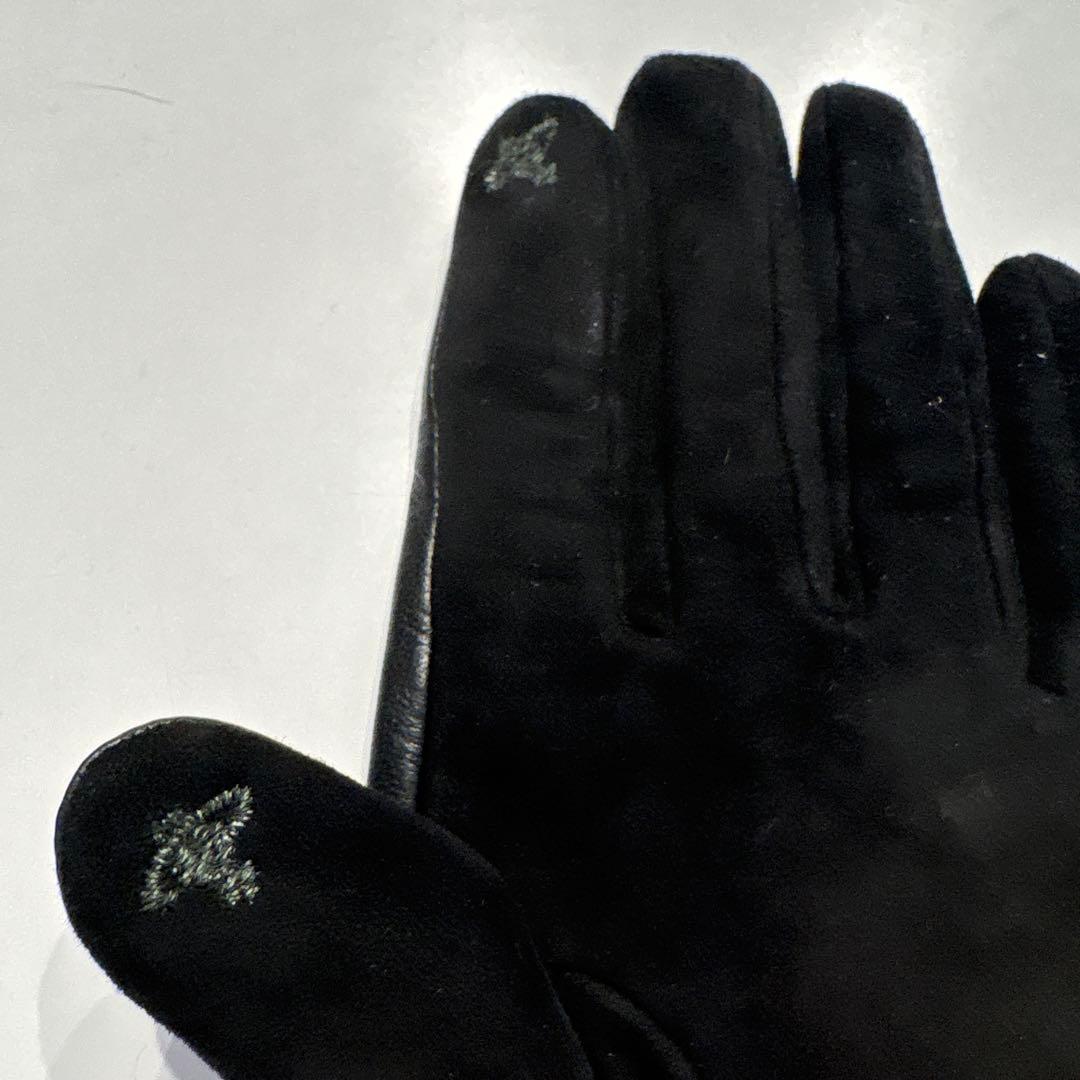 ⭐︎新品未使用⭐︎ヴィヴィアンウエストウッド黒レザー手袋赤いステッチ バックル付き
