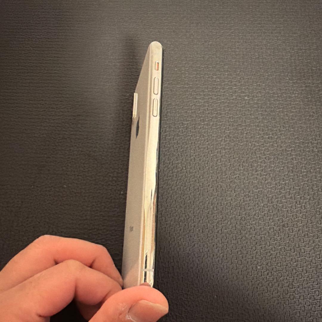 iPhone XS シルバー 64GB 画面キレイ　SIMフリー