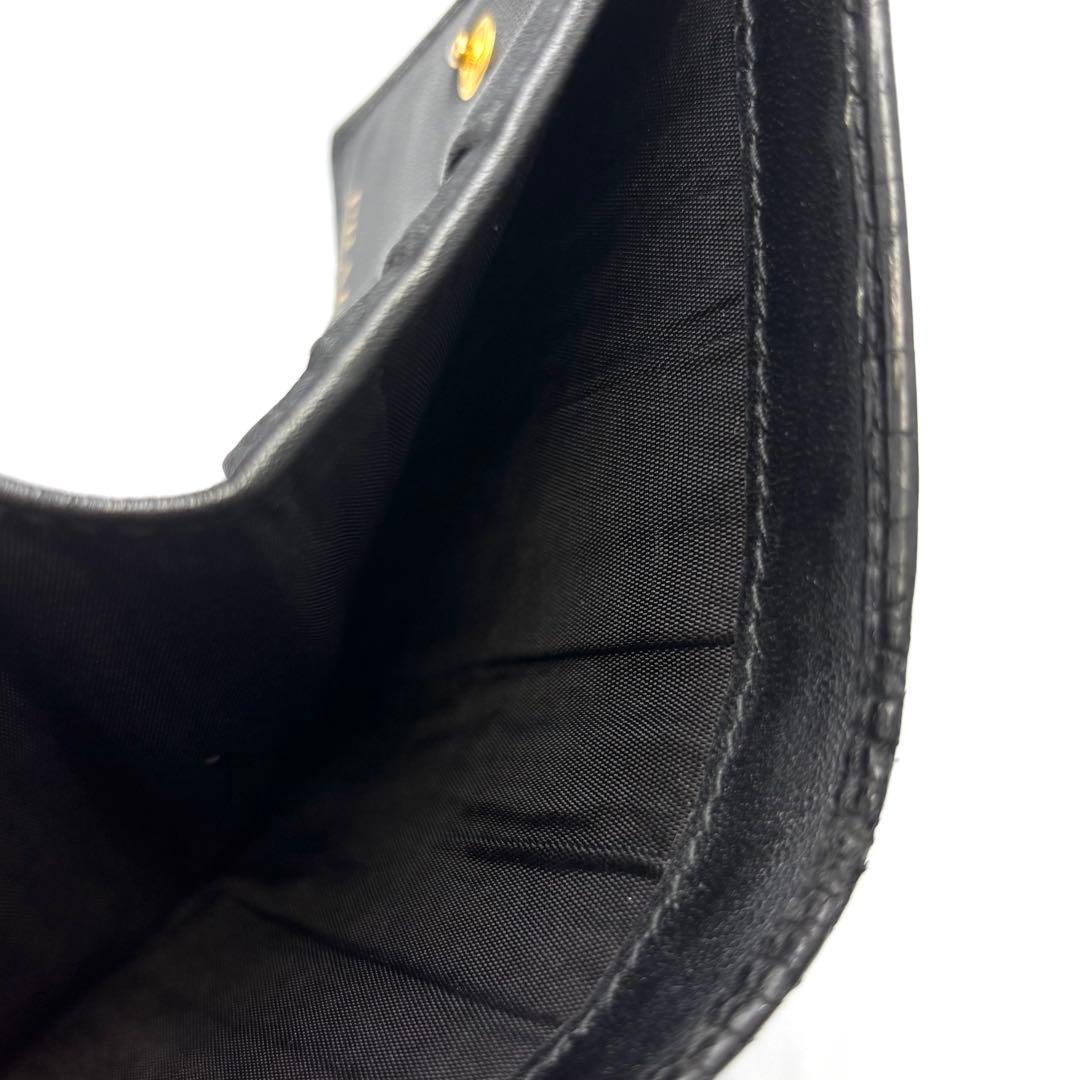 PRADA プラダ ブラック エナメルレザー 三つ折り財布 ミラノ ゴールドロゴ