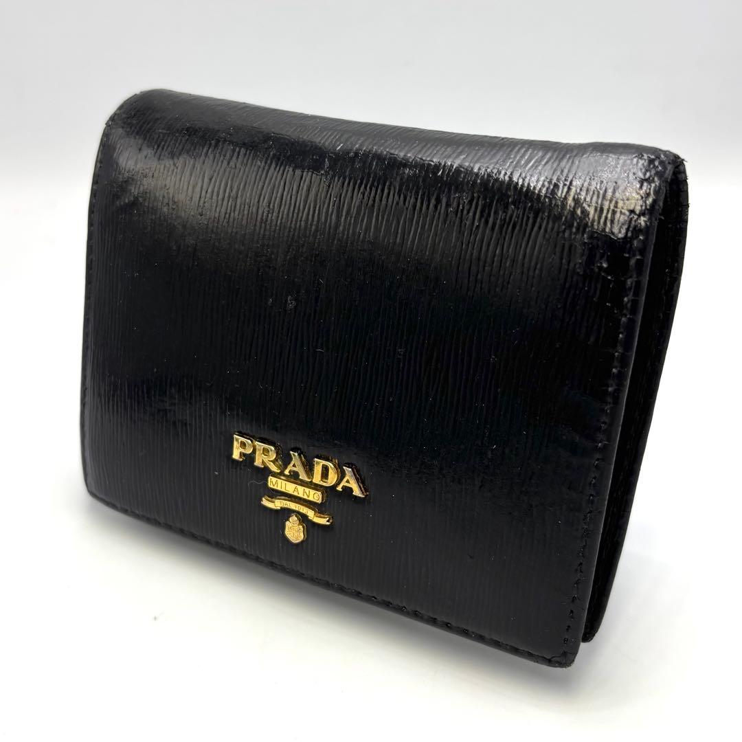 PRADA プラダ ブラック エナメルレザー 三つ折り財布 ミラノ ゴールドロゴ