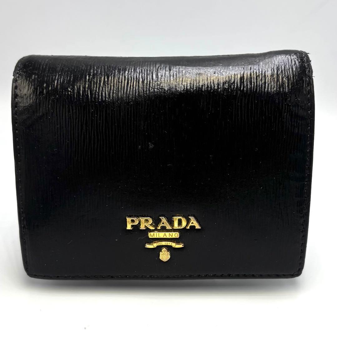 PRADA プラダ ブラック エナメルレザー 三つ折り財布 ミラノ ゴールドロゴ