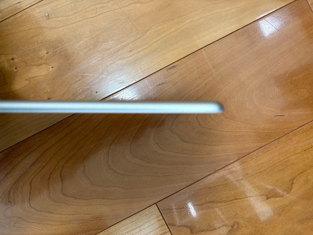 iPad 6世代　9.7インチ 32GB MR7G2J/A シルバー