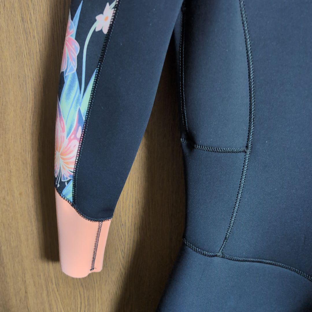 半額以下！新品未使用タグ付　ロキシー　フラワープリント フルスーツ Lサイズ