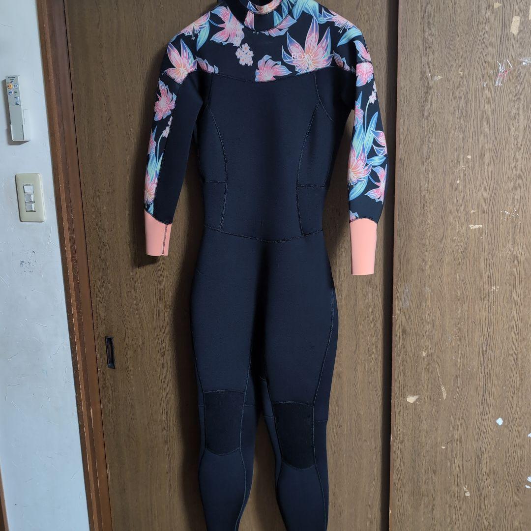 半額以下！新品未使用タグ付　ロキシー　フラワープリント フルスーツ Lサイズ