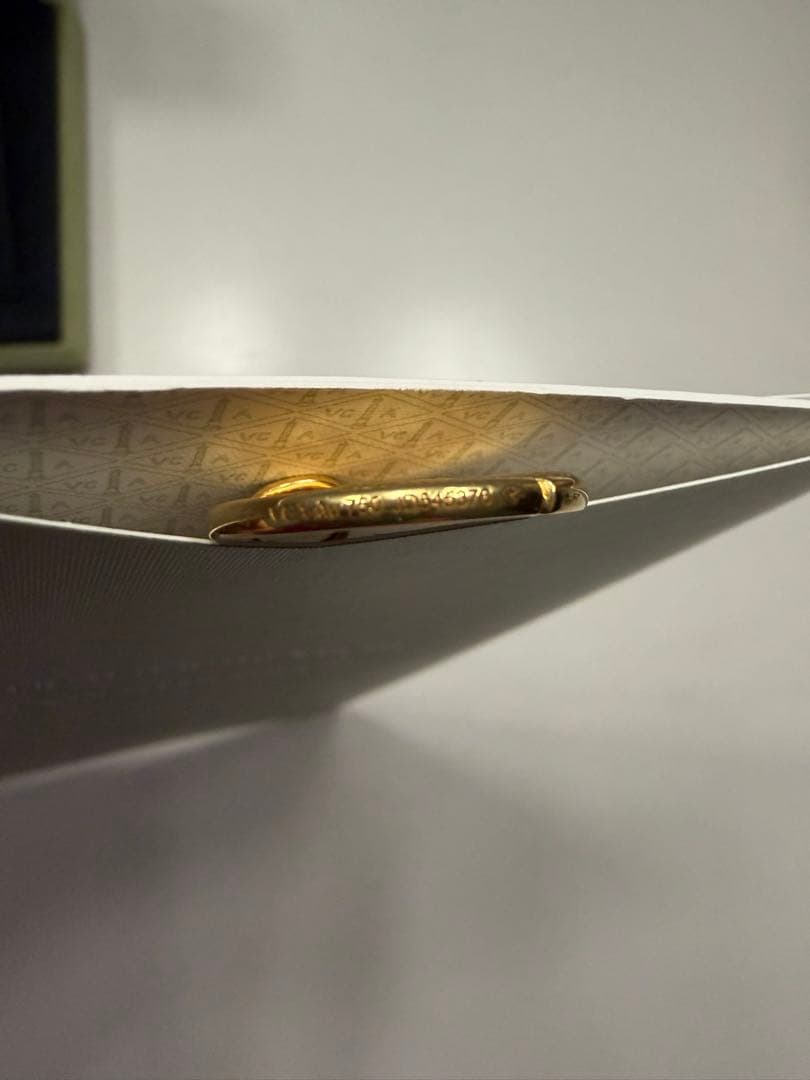 28日までお値下げ❗️Van Cleef & Arpels メダル型ペンダント