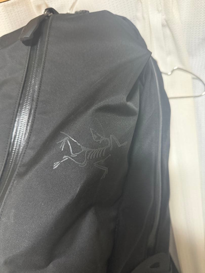極美品　現行　arc'teryx arro22