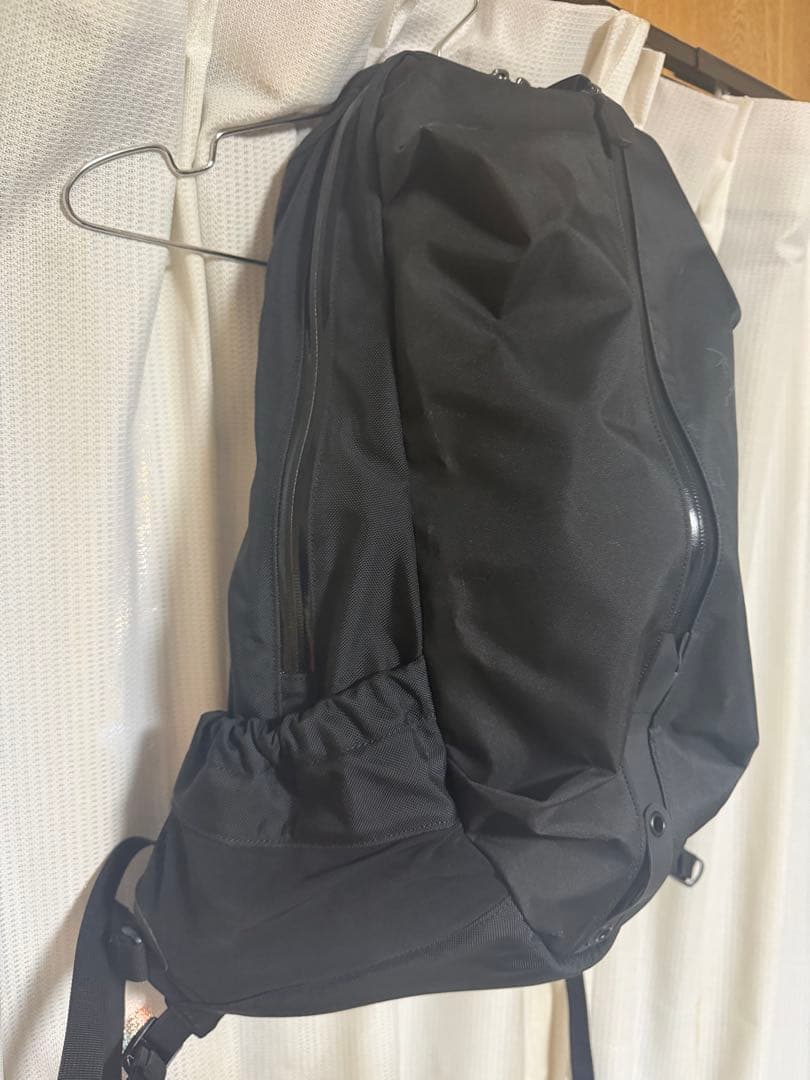 極美品　現行　arc'teryx arro22