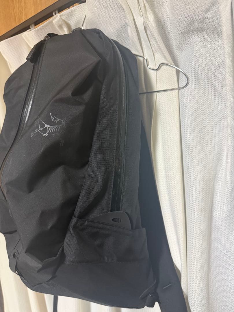 極美品　現行　arc'teryx arro22